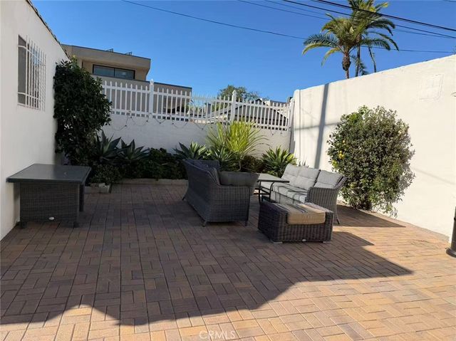 113 N Doheny, Beverly Hills, CA 90211