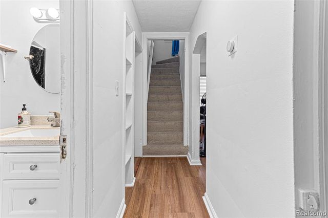 25529 Stanford Street, Dearborn Heights, MI 48125