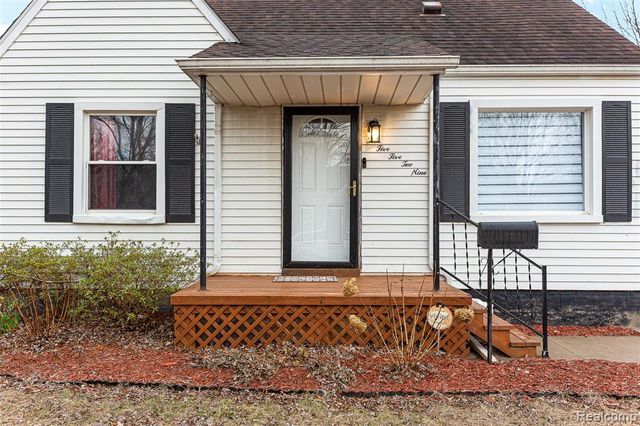 25529 Stanford Street, Dearborn Heights, MI 48125