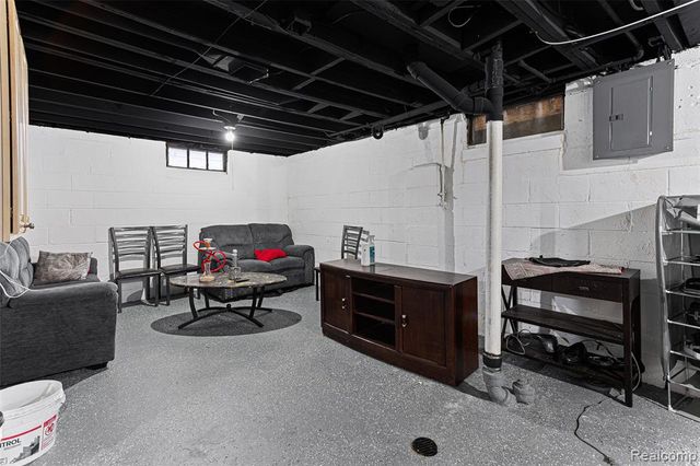 25529 Stanford Street, Dearborn Heights, MI 48125