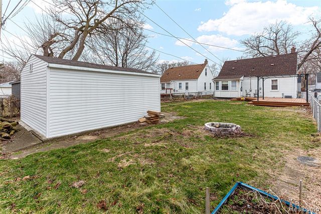 25529 Stanford Street, Dearborn Heights, MI 48125