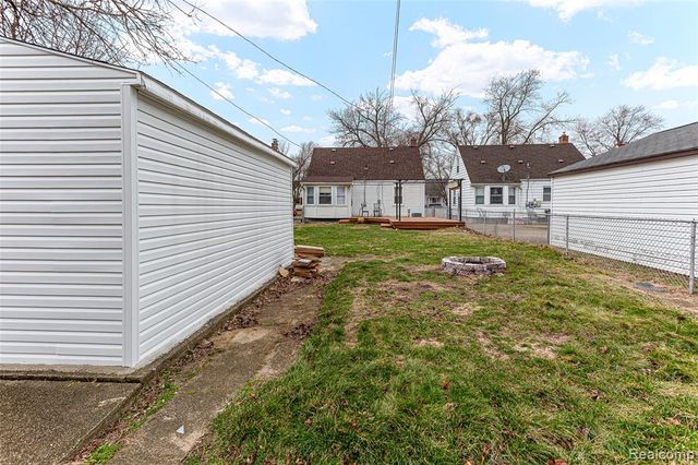 25529 Stanford Street, Dearborn Heights, MI 48125