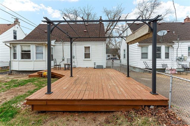 25529 Stanford Street, Dearborn Heights, MI 48125