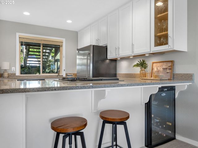 753 N BREAKERS POINT Dr 753, Cannon Beach, OR 97110