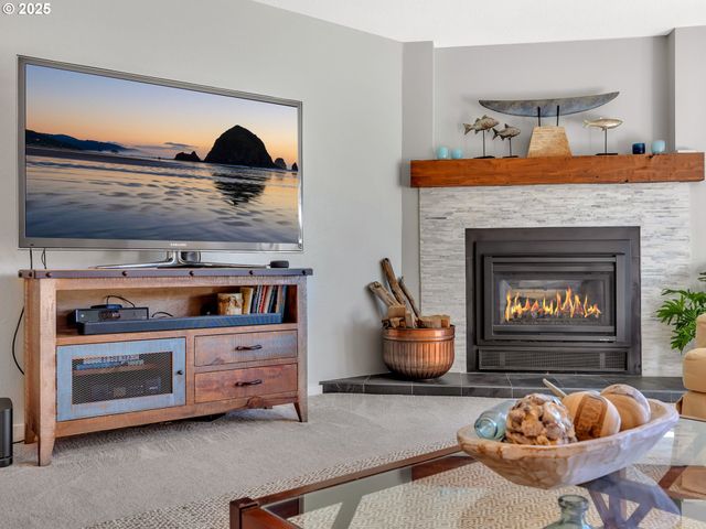 753 N BREAKERS POINT Dr 753, Cannon Beach, OR 97110