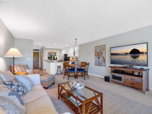 753 N BREAKERS POINT Dr 753, Cannon Beach, OR 97110