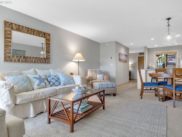 753 N BREAKERS POINT Dr 753, Cannon Beach, OR 97110