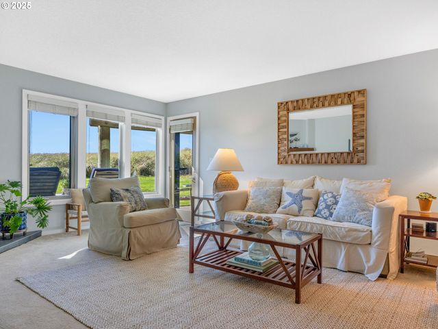 753 N BREAKERS POINT Dr 753, Cannon Beach, OR 97110