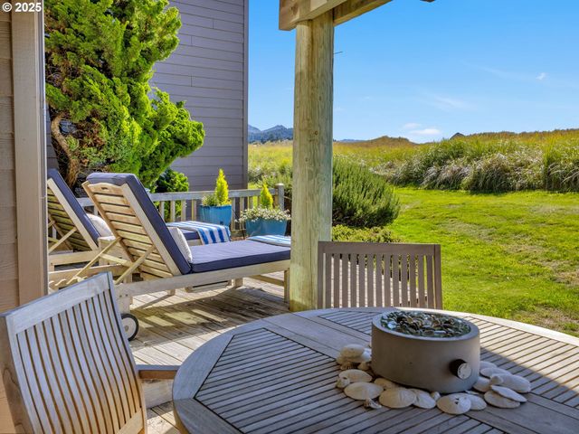 753 N BREAKERS POINT Dr 753, Cannon Beach, OR 97110