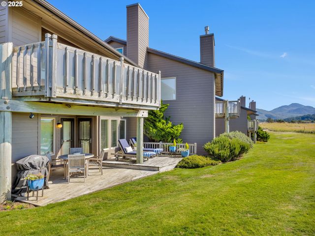 753 N BREAKERS POINT Dr 753, Cannon Beach, OR 97110