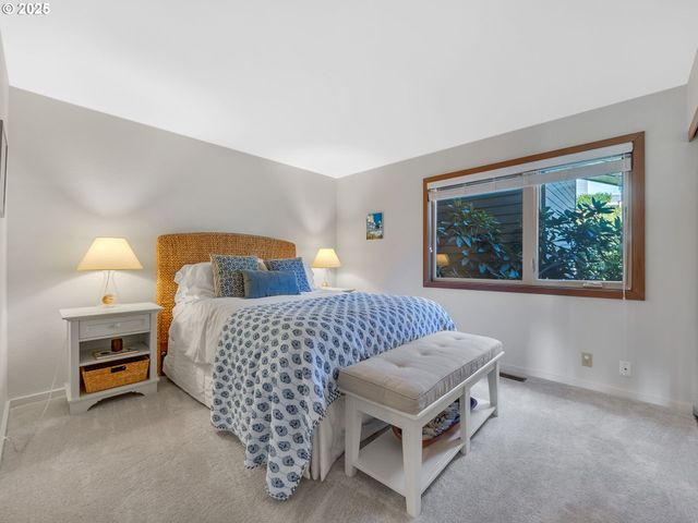 753 N BREAKERS POINT Dr 753, Cannon Beach, OR 97110