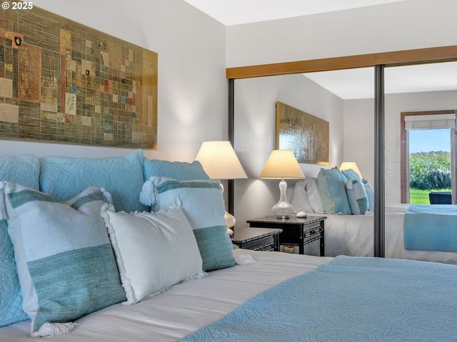 753 N BREAKERS POINT Dr 753, Cannon Beach, OR 97110