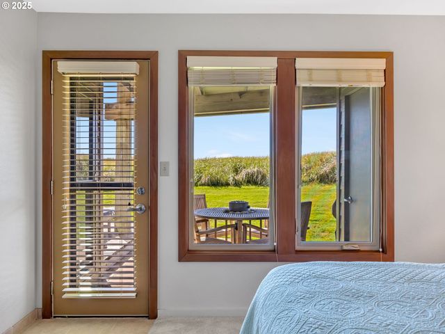 753 N BREAKERS POINT Dr 753, Cannon Beach, OR 97110