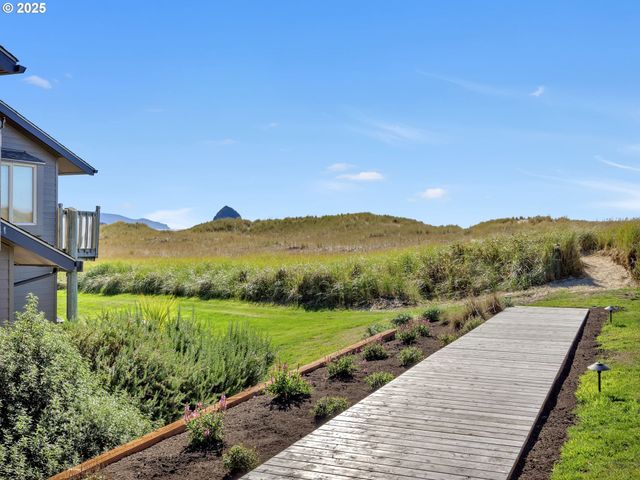 753 N BREAKERS POINT Dr 753, Cannon Beach, OR 97110