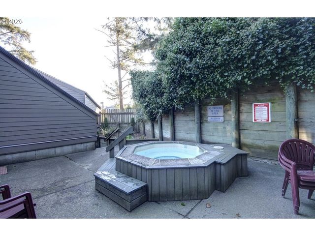 753 N BREAKERS POINT Dr 753, Cannon Beach, OR 97110