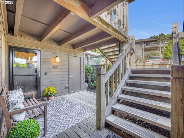 753 N BREAKERS POINT Dr 753, Cannon Beach, OR 97110