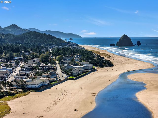 753 N BREAKERS POINT Dr 753, Cannon Beach, OR 97110