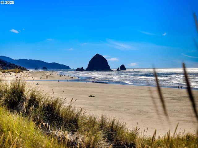 753 N BREAKERS POINT Dr 753, Cannon Beach, OR 97110
