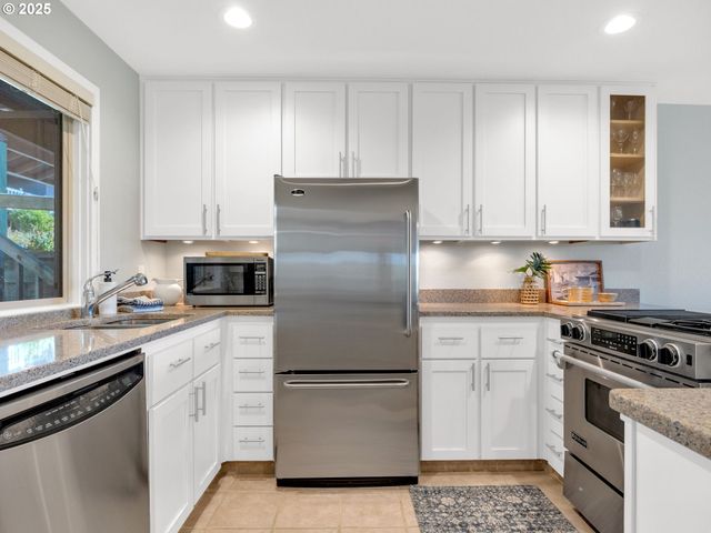 753 N BREAKERS POINT Dr 753, Cannon Beach, OR 97110