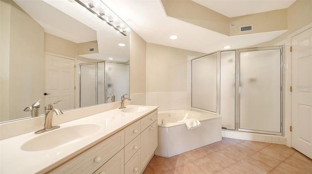 5420 EAGLES POINT CIRCLE 206, Sarasota, FL 34231