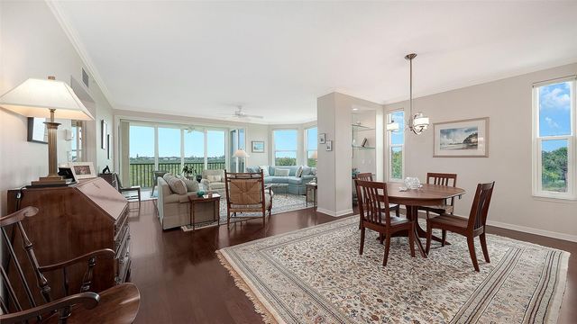 5420 EAGLES POINT CIRCLE 206, Sarasota, FL 34231