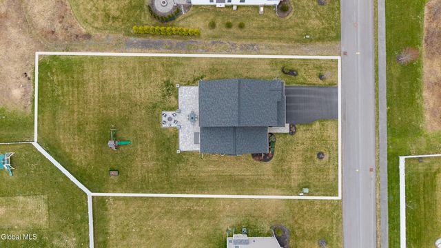 10 Penfield Drive, Clifton Park, NY 12148