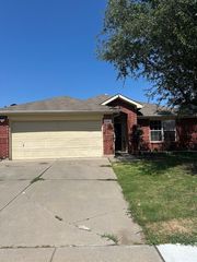 3041 Meadowbrook Drive 3, Grand Prairie, TX 75052