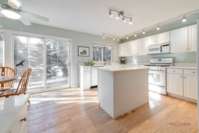 22 Ashford Court, Lincolnshire, IL 60069