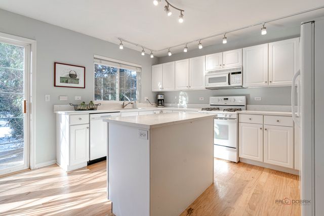 22 Ashford Court, Lincolnshire, IL 60069