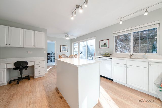 22 Ashford Court, Lincolnshire, IL 60069