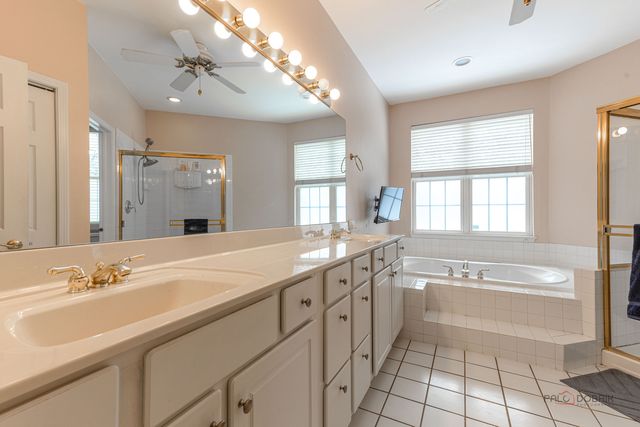 22 Ashford Court, Lincolnshire, IL 60069