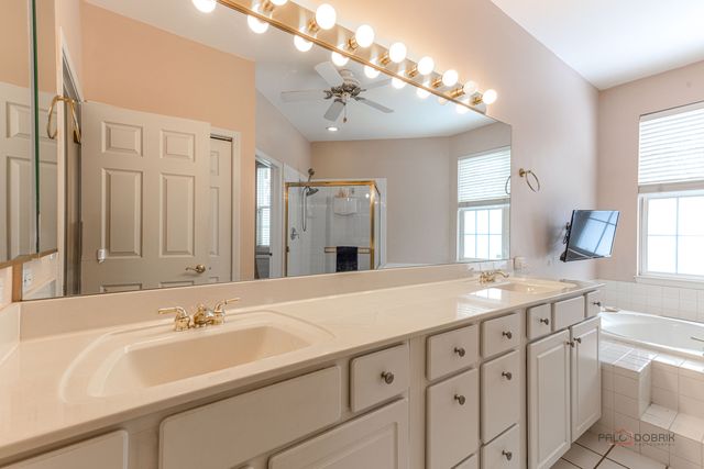 22 Ashford Court, Lincolnshire, IL 60069