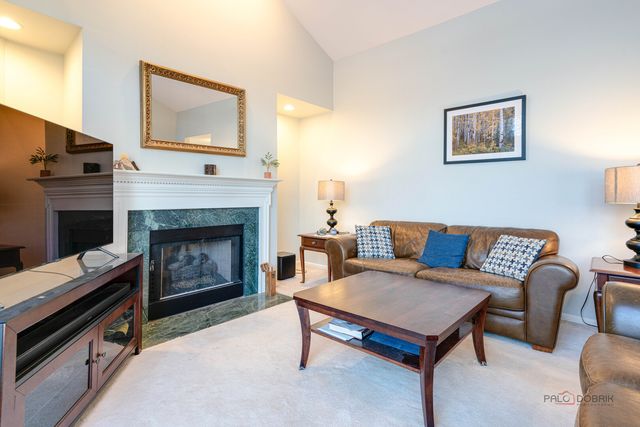 22 Ashford Court, Lincolnshire, IL 60069