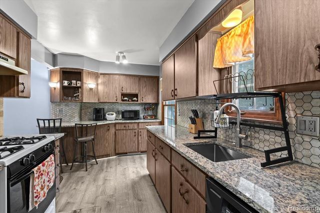 24243 Bashian Drive, Novi, MI 48375