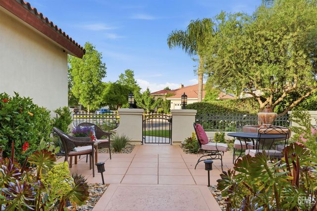 2205 Raleigh Court, Bakersfield, CA 93311