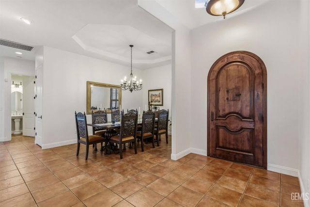 2205 Raleigh Court, Bakersfield, CA 93311