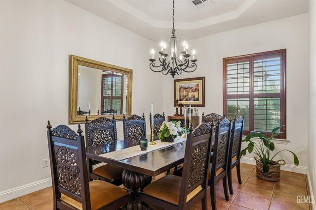 2205 Raleigh Court, Bakersfield, CA 93311