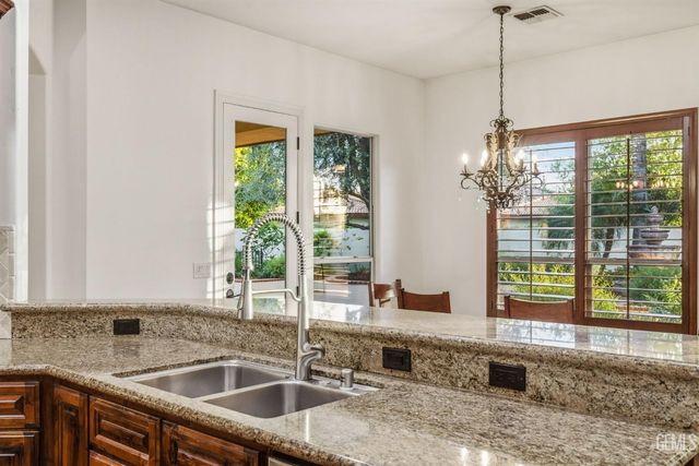 2205 Raleigh Court, Bakersfield, CA 93311