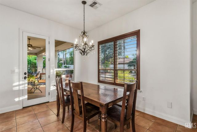 2205 Raleigh Court, Bakersfield, CA 93311