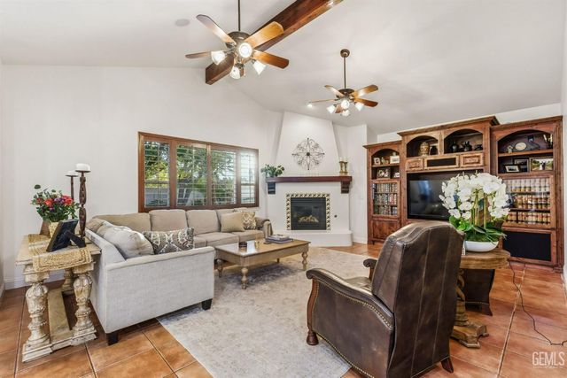 2205 Raleigh Court, Bakersfield, CA 93311