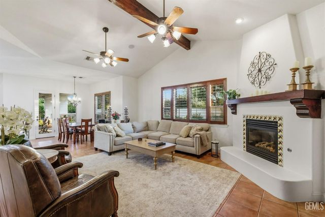 2205 Raleigh Court, Bakersfield, CA 93311