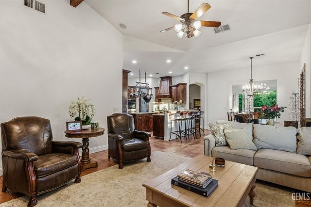 2205 Raleigh Court, Bakersfield, CA 93311