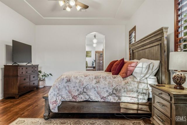 2205 Raleigh Court, Bakersfield, CA 93311