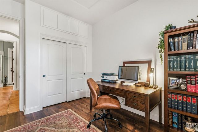 2205 Raleigh Court, Bakersfield, CA 93311