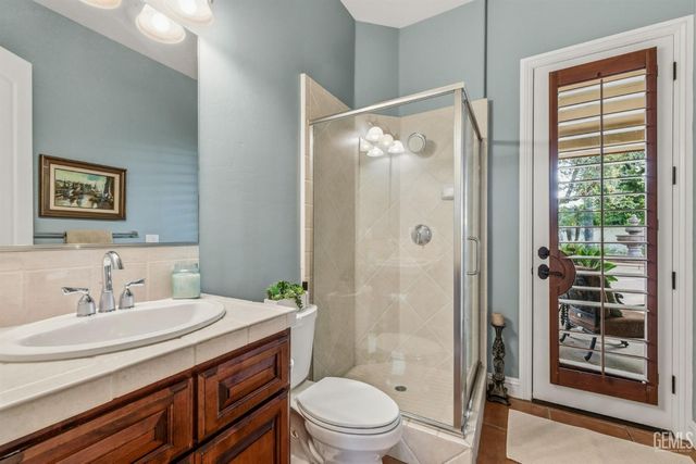 2205 Raleigh Court, Bakersfield, CA 93311