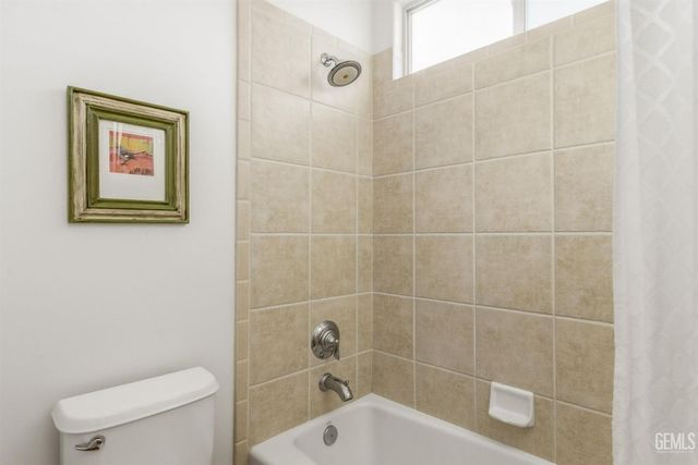 2205 Raleigh Court, Bakersfield, CA 93311