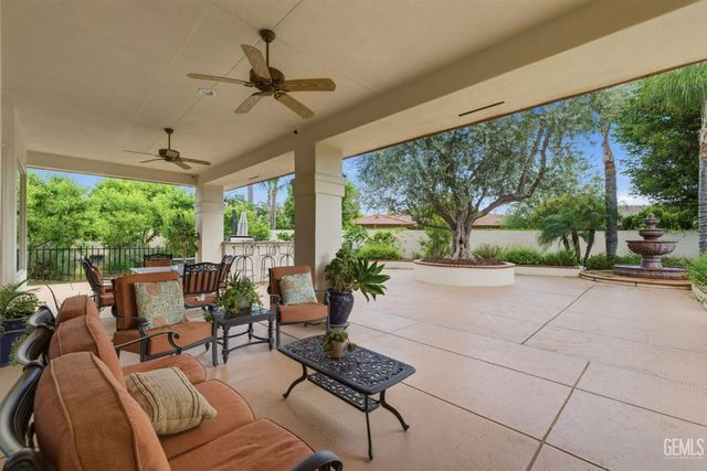 2205 Raleigh Court, Bakersfield, CA 93311