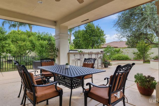 2205 Raleigh Court, Bakersfield, CA 93311