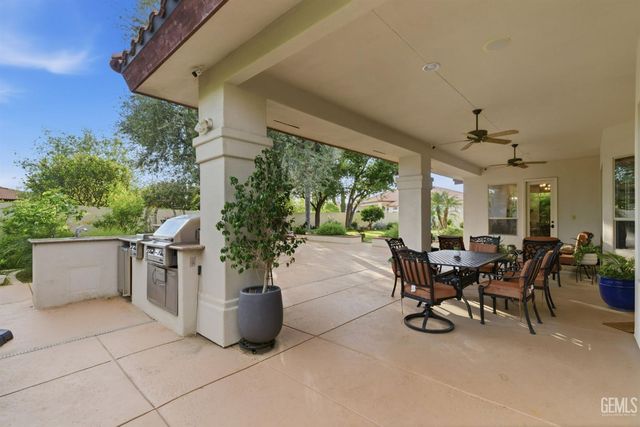 2205 Raleigh Court, Bakersfield, CA 93311