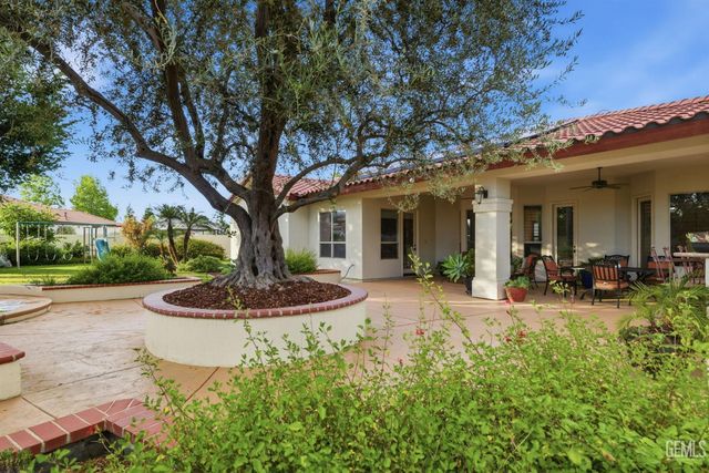 2205 Raleigh Court, Bakersfield, CA 93311